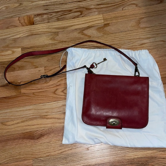 Vintage Fossil Red Leather Keyhole Crossbody Satchel - Picture 2 of 10